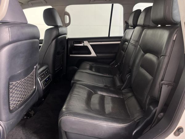 2017-Toyota-Land-Cruiser-200-45-D-V8-VX-Auto image:2