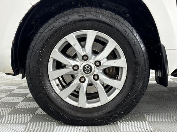 2017-Toyota-Land-Cruiser-200-45-D-V8-VX-Auto image:3