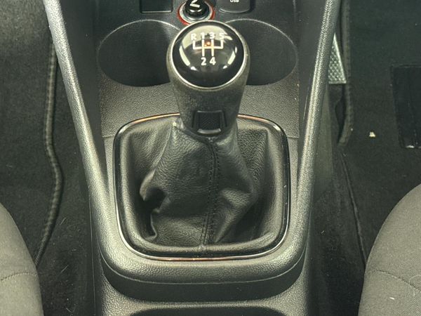 2014-Volkswagen-Polo-GP-12-TSI-Trendline-66kW image:10