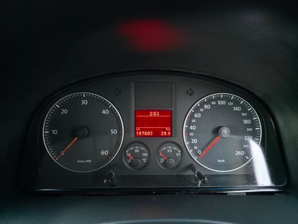 2009-Volkswagen-Caddy-Maxi-19-TDI-Trendline image:9