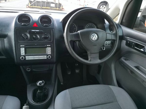 2009-Volkswagen-Caddy-Maxi-19-TDI-Trendline image:8