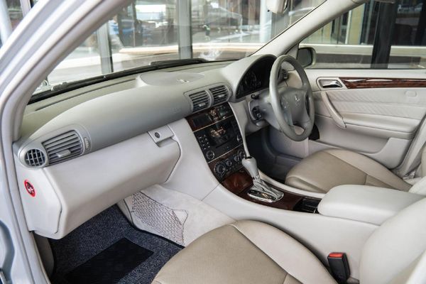 2005-Mercedes-Benz-C-Class-C-180-Elegance-Auto image:13