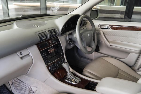 2005-Mercedes-Benz-C-Class-C-180-Elegance-Auto image:15