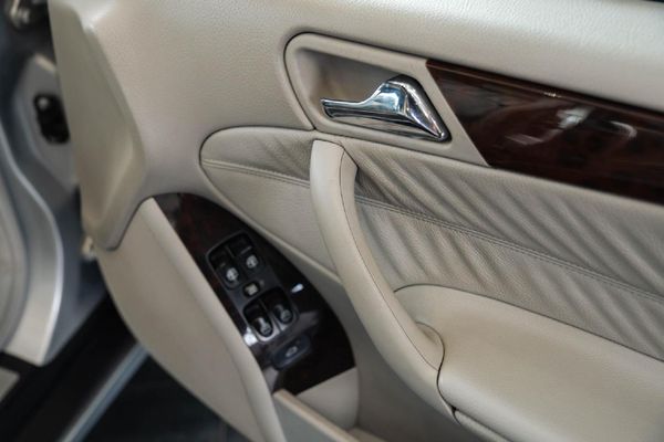 2005-Mercedes-Benz-C-Class-C-180-Elegance-Auto image:23