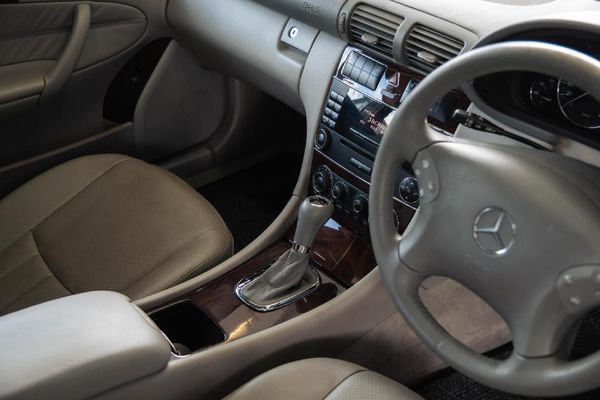 2005-Mercedes-Benz-C-Class-C-180-Elegance-Auto image:25