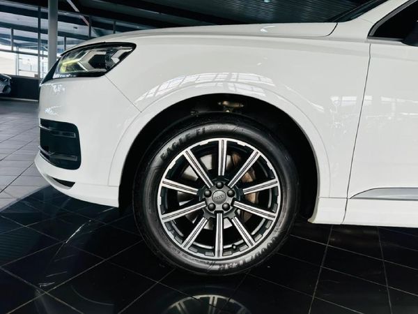 2017-Audi-Q7-30-TDI-quattro-Auto-45-TDI image:17