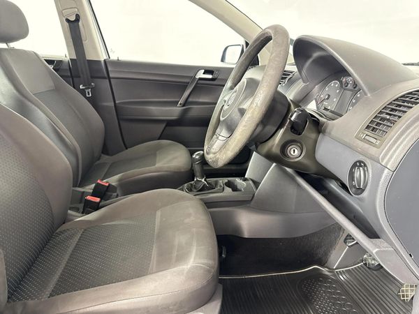 2013-Volkswagen-Polo-Vivo-16-Trendline-5-dr image:9
