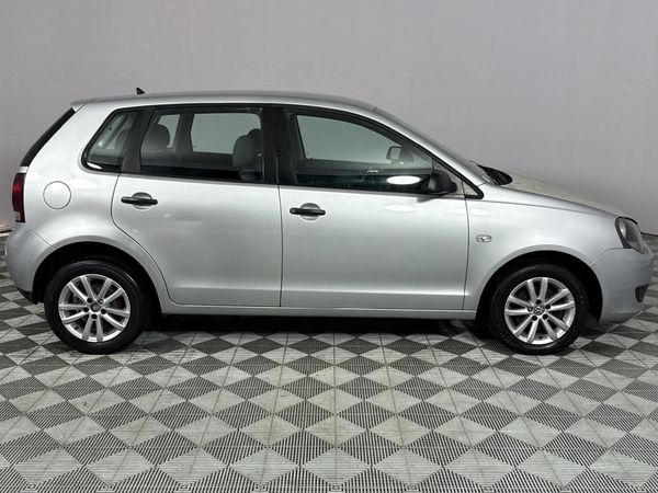 2013-Volkswagen-Polo-Vivo-16-Trendline-5-dr image:16