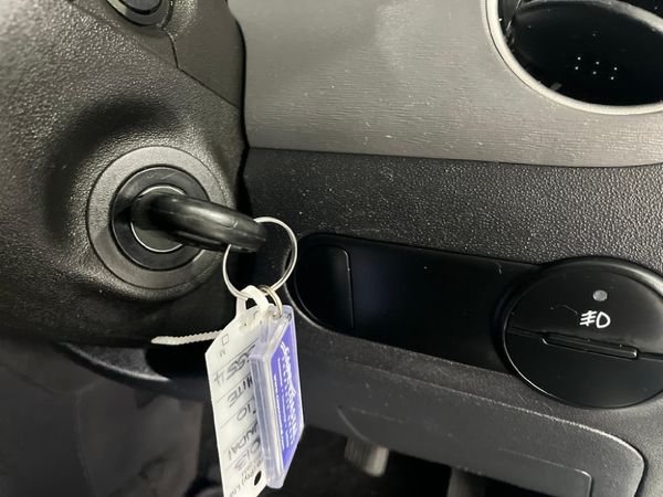 2013-Hyundai-i10-125-GLS-Fluid image:14