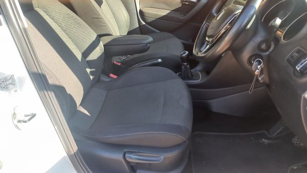 2016-Volkswagen-Polo-12-TSI-Comfortline-81kWPetrolManual image:3