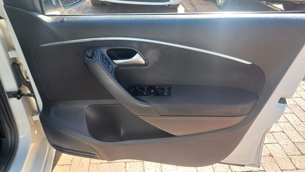 2016-Volkswagen-Polo-12-TSI-Comfortline-81kWPetrolManual image:6