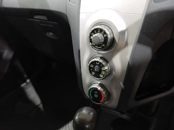 2006-Toyota-Yaris-T3-Spirit-Auto-5-dr image:18