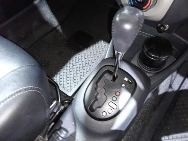2006-Toyota-Yaris-T3-Spirit-Auto-5-dr image:7
