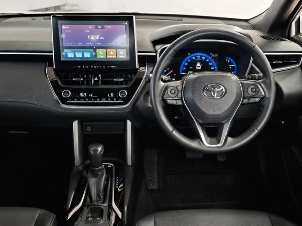 2025-Toyota-Corolla-Cross-18-XS-Hybrid image:11