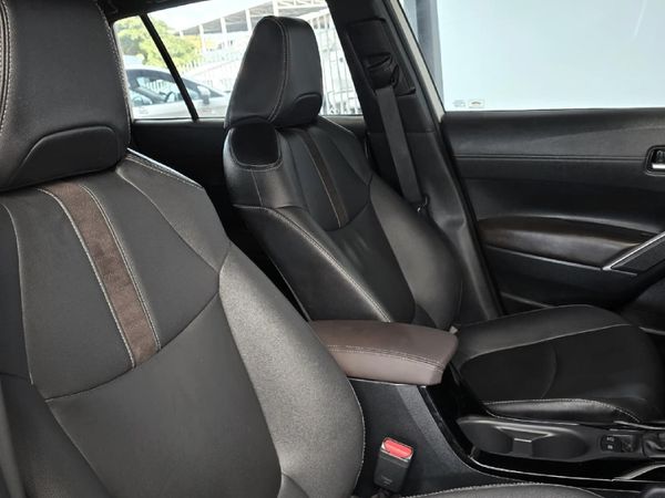 2025-Toyota-Corolla-Cross-18-XS-Hybrid image:12