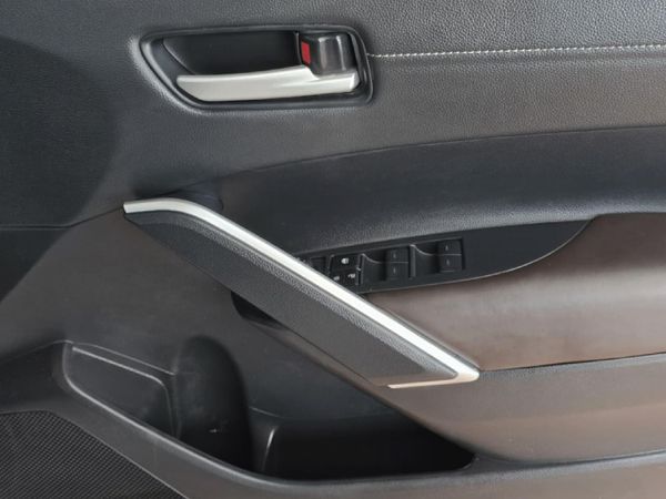 2025-Toyota-Corolla-Cross-18-XS-Hybrid image:19