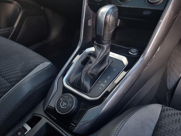 2022-Volkswagen-T-Roc-20-TSI-4M-R-Line-Auto image:15