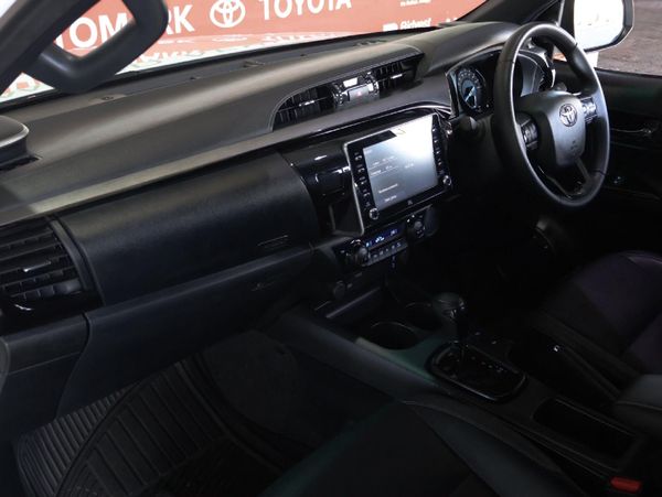 2025-Toyota-Hilux-28-GD-6-Raised-Body-Legend-Auto-Double-Cab image:15