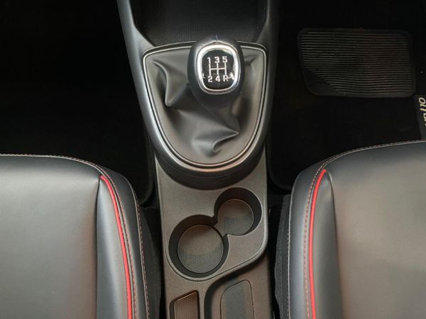 2022-Hyundai-Grand-i10-12-Fluid image:10