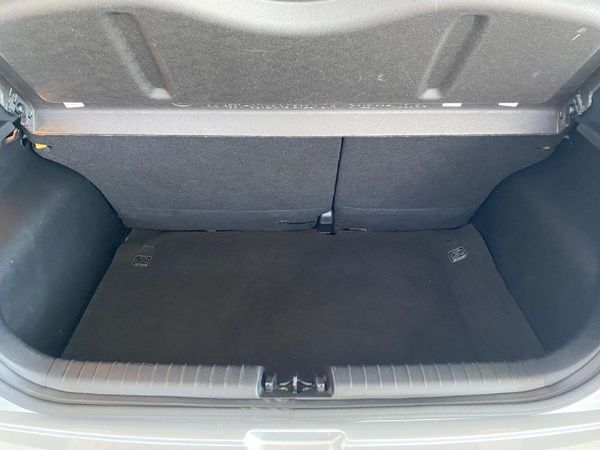 2022-Hyundai-Grand-i10-12-Fluid image:16