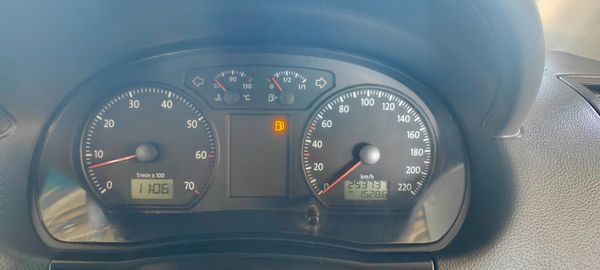 2011-Volkswagen-Polo-Vivo-14-Blueline-5-dr image:9