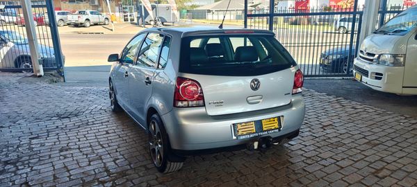 2011-Volkswagen-Polo-Vivo-14-Blueline-5-dr image:3