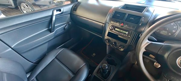 2011-Volkswagen-Polo-Vivo-14-Blueline-5-dr image:8