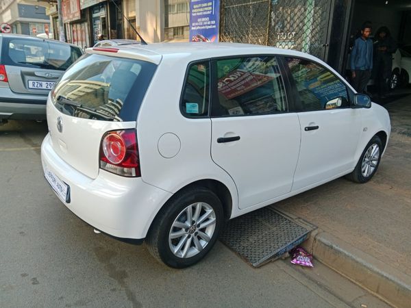 2014-Volkswagen-Polo-Vivo-GP-14-Trendline-5-dr image:4
