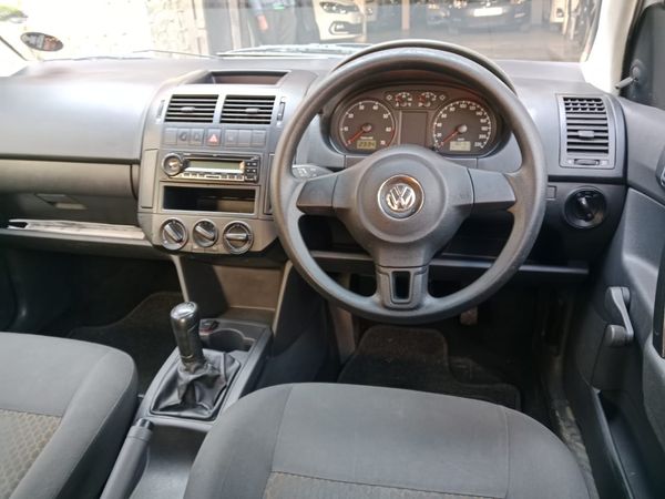 2014-Volkswagen-Polo-Vivo-GP-14-Trendline-5-dr image:6