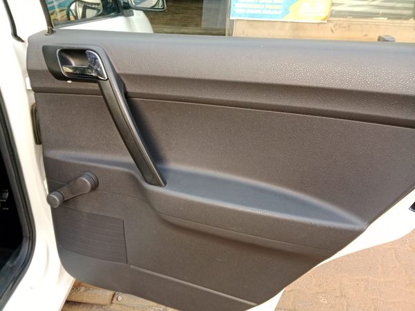 2014-Volkswagen-Polo-Vivo-GP-14-Trendline-5-dr image:7