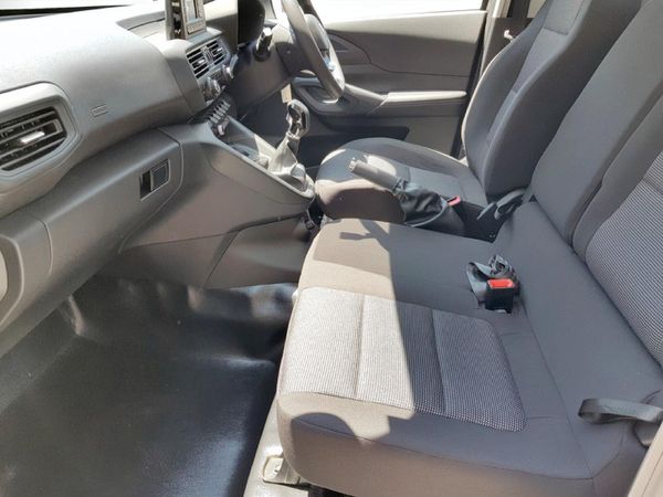 2026-Peugeot-Landtrek-19D-Professional-Single-Cab image:14