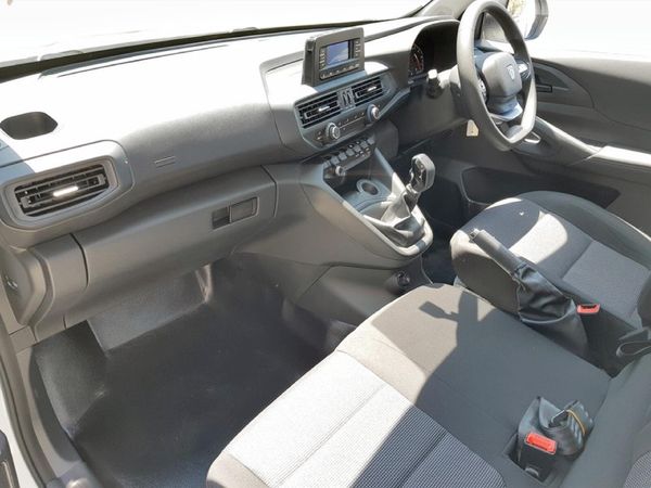 2026-Peugeot-Landtrek-19D-Professional-Single-Cab image:7