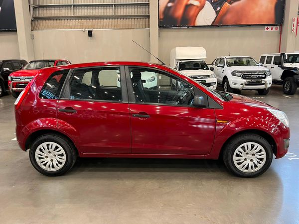 2014-Ford-Figo-14-Ambiente image:1