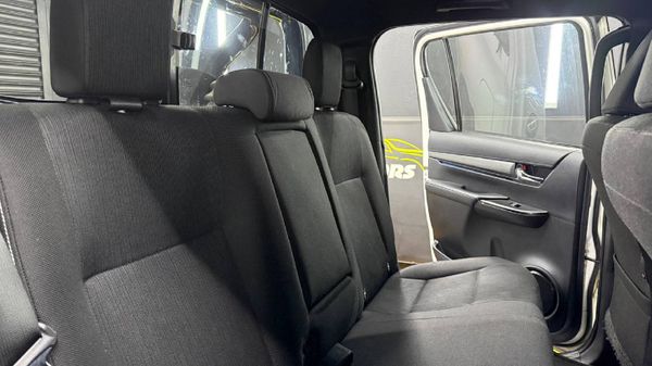 2021-Toyota-Hilux-28-GD-6-Raised-Body-Legend-4x4-Auto-Double-Cab image:15