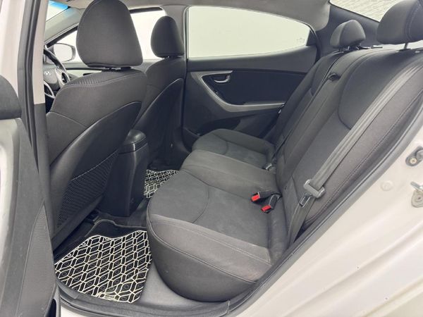 2012-Hyundai-Elantra-16 image:11