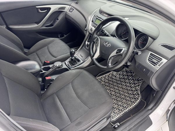 2012-Hyundai-Elantra-16 image:14