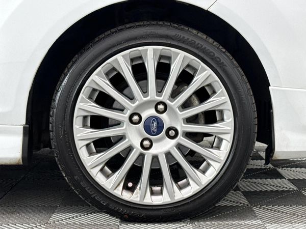 2017-Ford-Fiesta-10-EcoBoost-Titanium-Auto-5-dr image:5