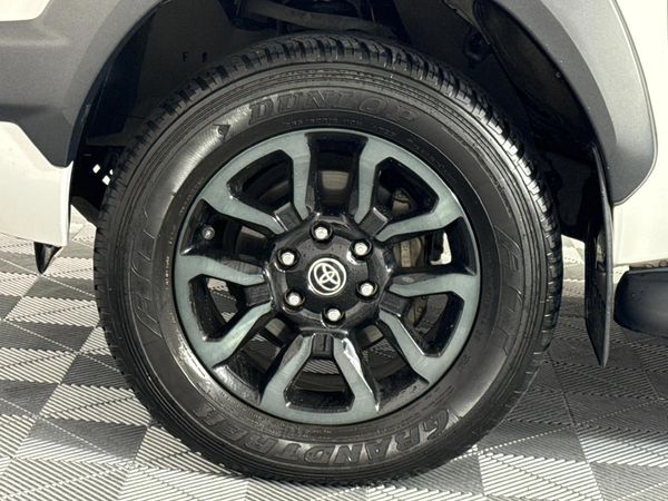 2023-Toyota-Hilux-28-GD-6-Raised-Body-Legend-RS-4x4-Auto-Double-Cab image:4
