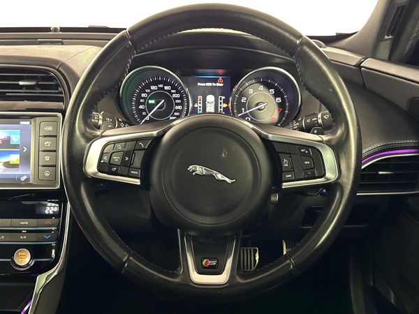2016-Jaguar-XE-30-SC-S-Auto image:11