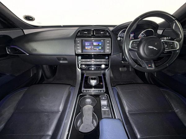 2016-Jaguar-XE-30-SC-S-Auto image:1