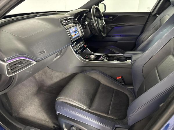 2016-Jaguar-XE-30-SC-S-Auto image:8