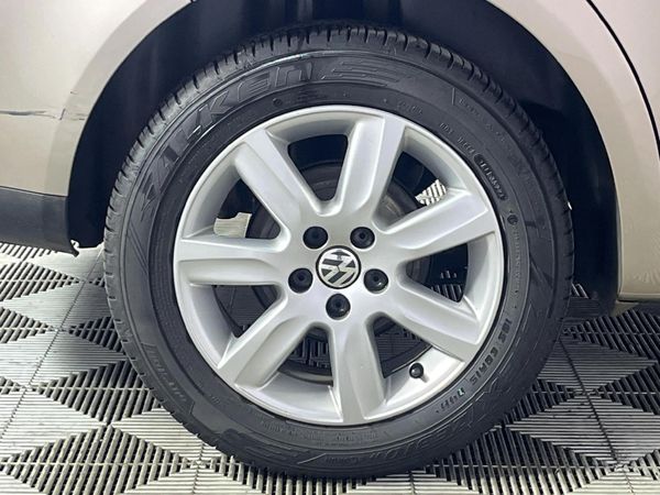 2014-Volkswagen-Polo-Vivo-14-Trendline image:7