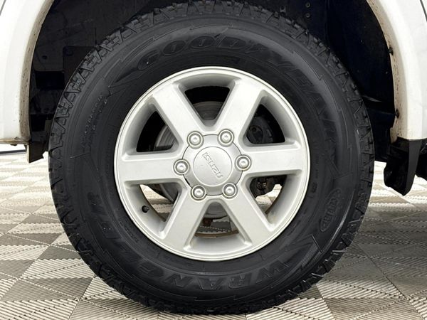 2005-Isuzu-KB-300-TDi-LX-Double-Cab image:4