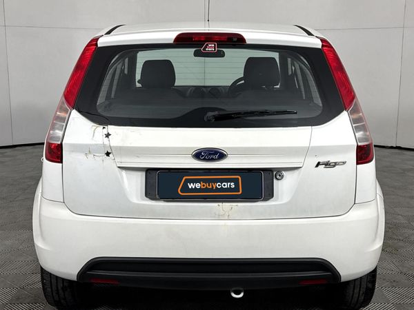 2014-Ford-Figo-14-Ambiente image:16