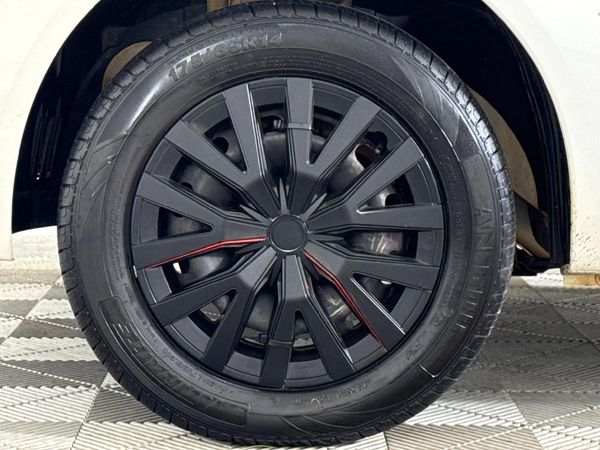 2014-Ford-Figo-14-Ambiente image:4