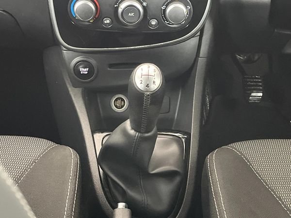 2017-Renault-Clio-IV-900T-Expression-5-dr-66kW image:10