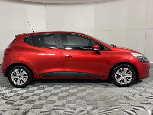 2017-Renault-Clio-IV-900T-Expression-5-dr-66kW image:16