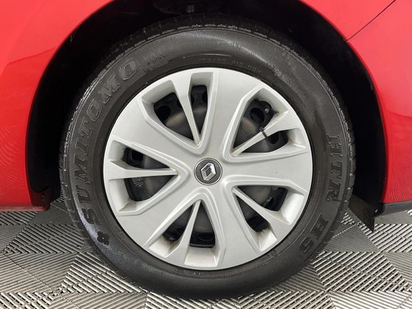 2017-Renault-Clio-IV-900T-Expression-5-dr-66kW image:5