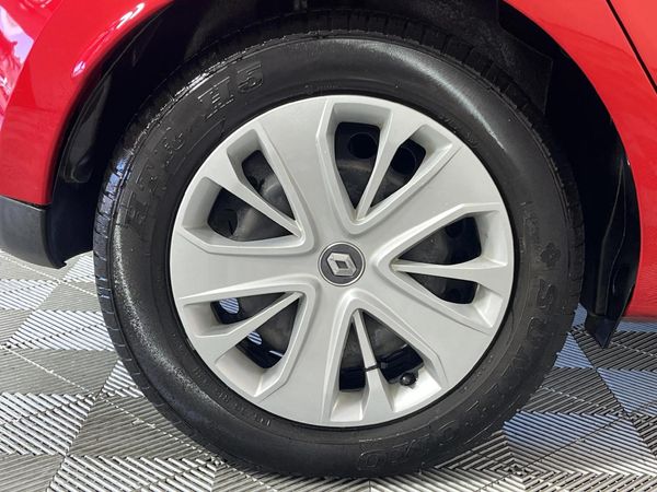 2017-Renault-Clio-IV-900T-Expression-5-dr-66kW image:6