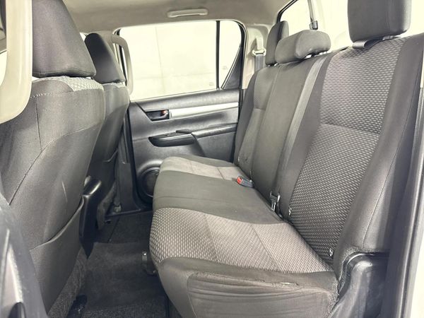 2020-Toyota-Hilux-24-GD-6-SRX-4x4-Double-Cab image:3